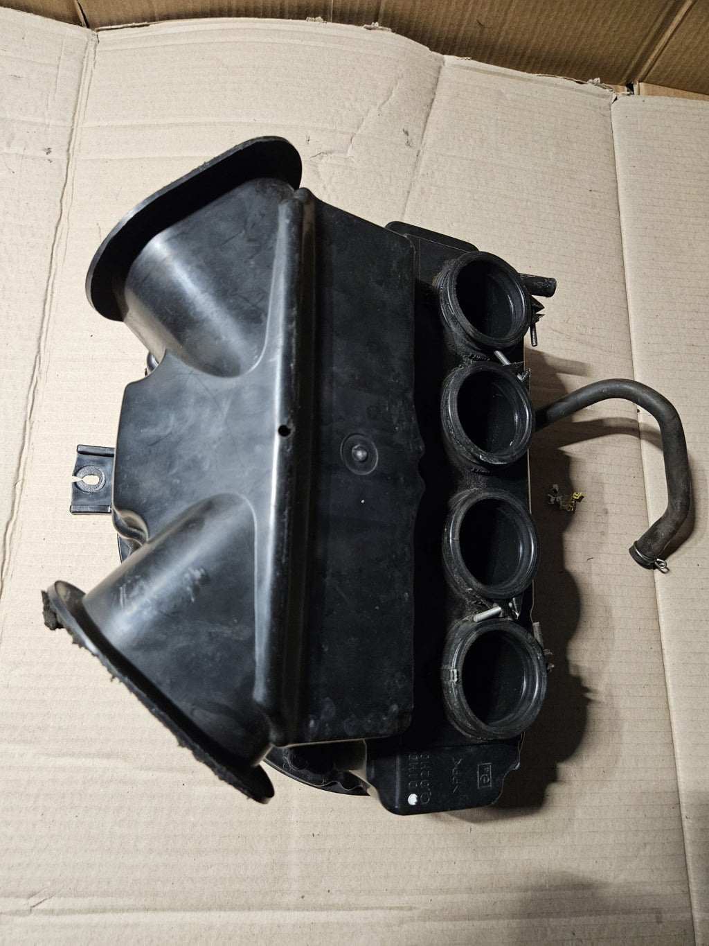 2006-2007 Suzuki GSXR600 GSX-R600 K6 K7 OEM Air Box Cleaner Housing 13700-01H0115