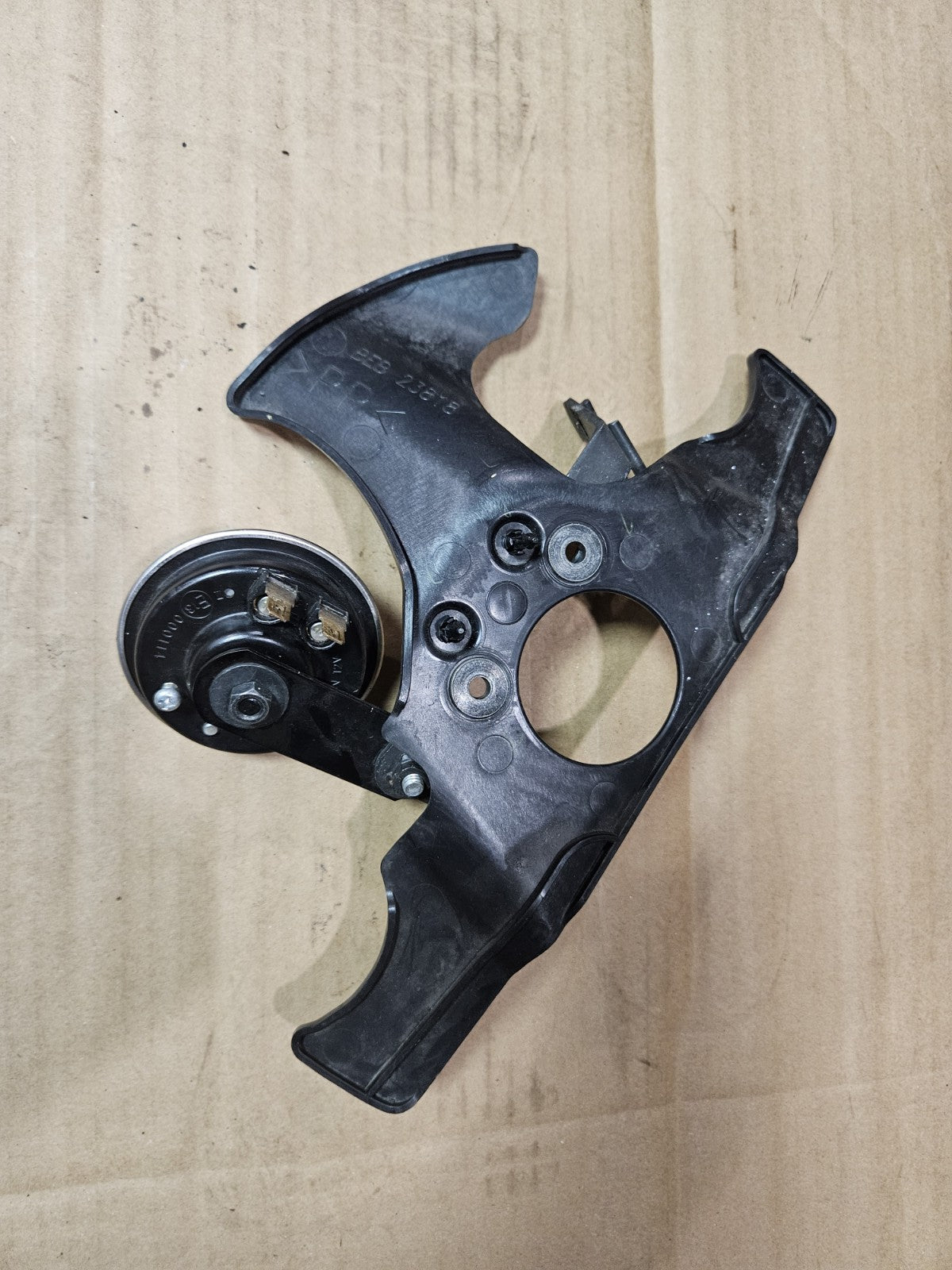 2022-2025 Yamaha YZF-R7 R7 OEM Horn Mount Bracket Stay BD5-83371-00 BEB-23377-001