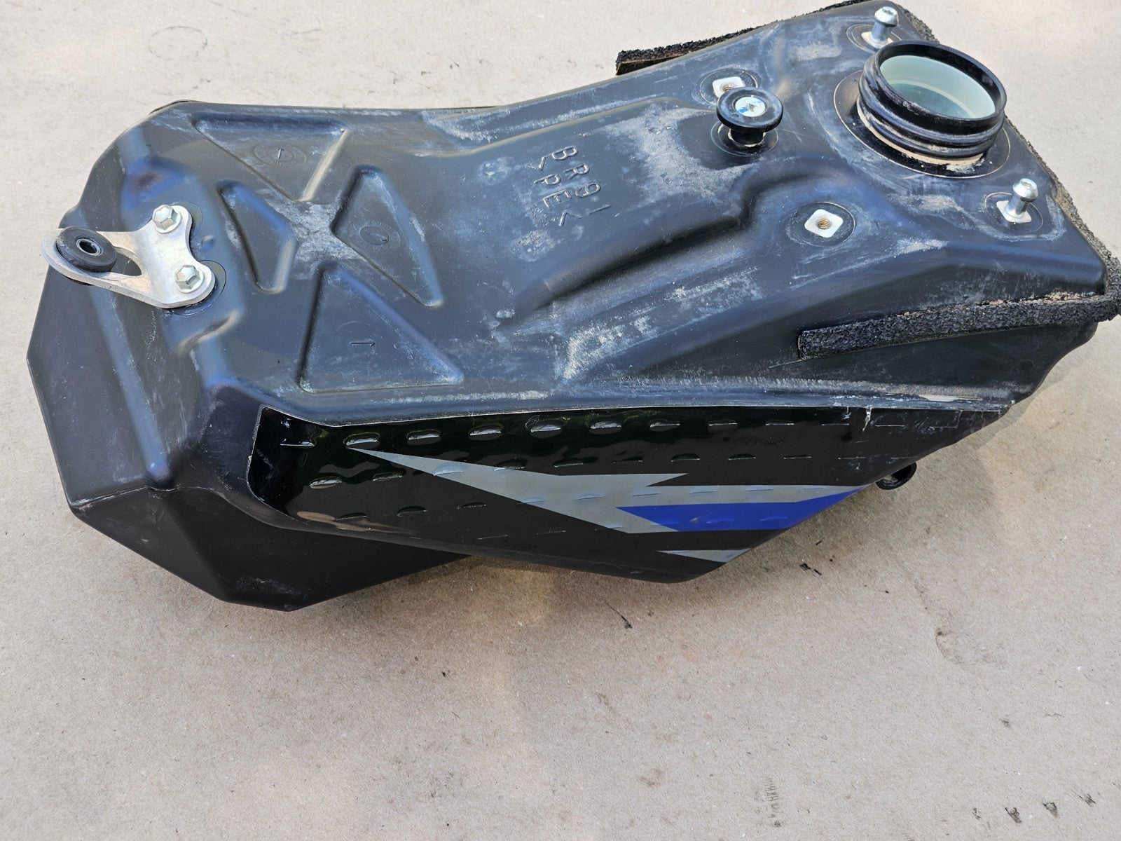18-22 Yamaha YZ450F 19-23 YZ250F OEM Bare Gas Fuel Tank Assembly