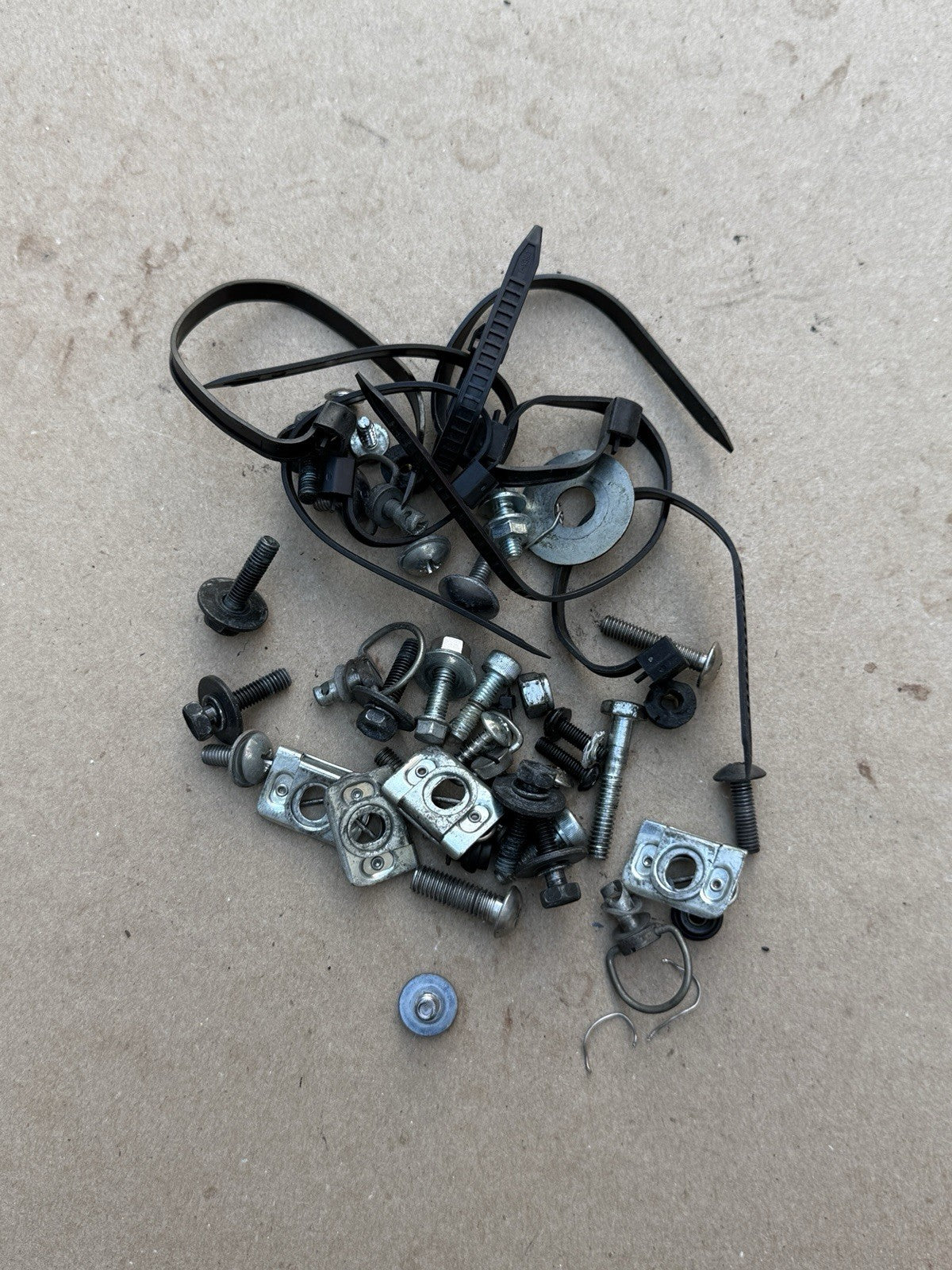 09-16 2009 2016 Suzuki Gsxr 1000 Miscellanous Bolts Bolt Set Hardware Kit Motor