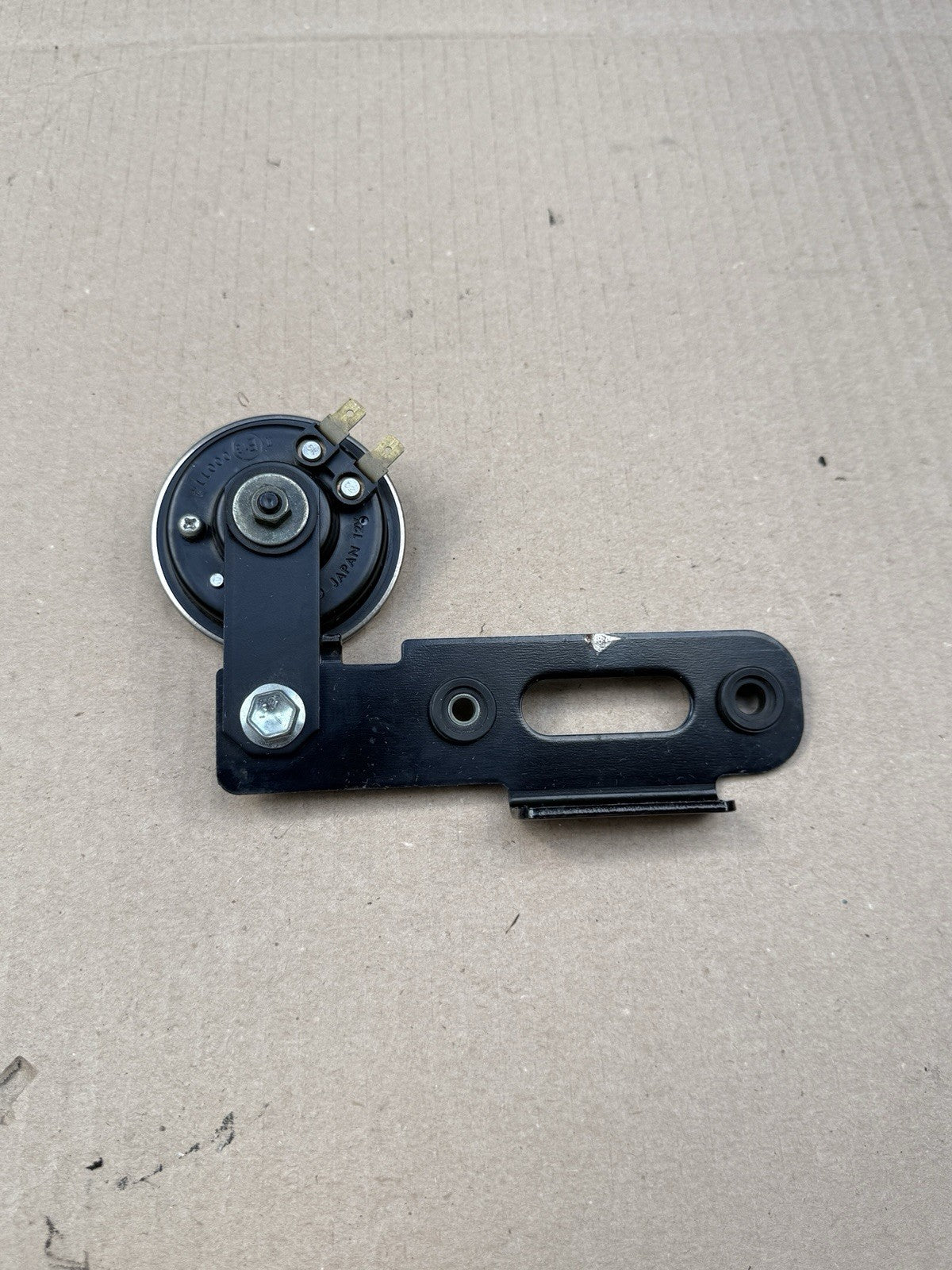 2006-2007 Suzuki GSXR600 GSXR750 K6 K7 OEM Horn Assembly Bracket 38500-01H004