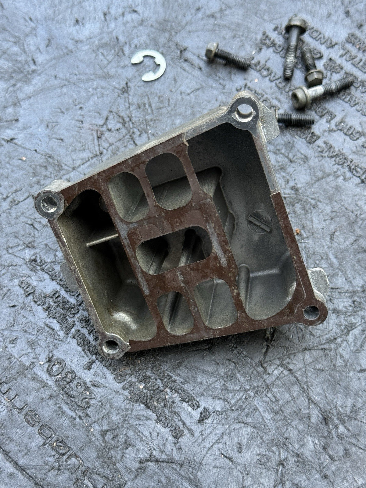 2000-2003 Suzuki GSXR750 OEM Engine Crankcase Breather Box Vent Cover Assembly3