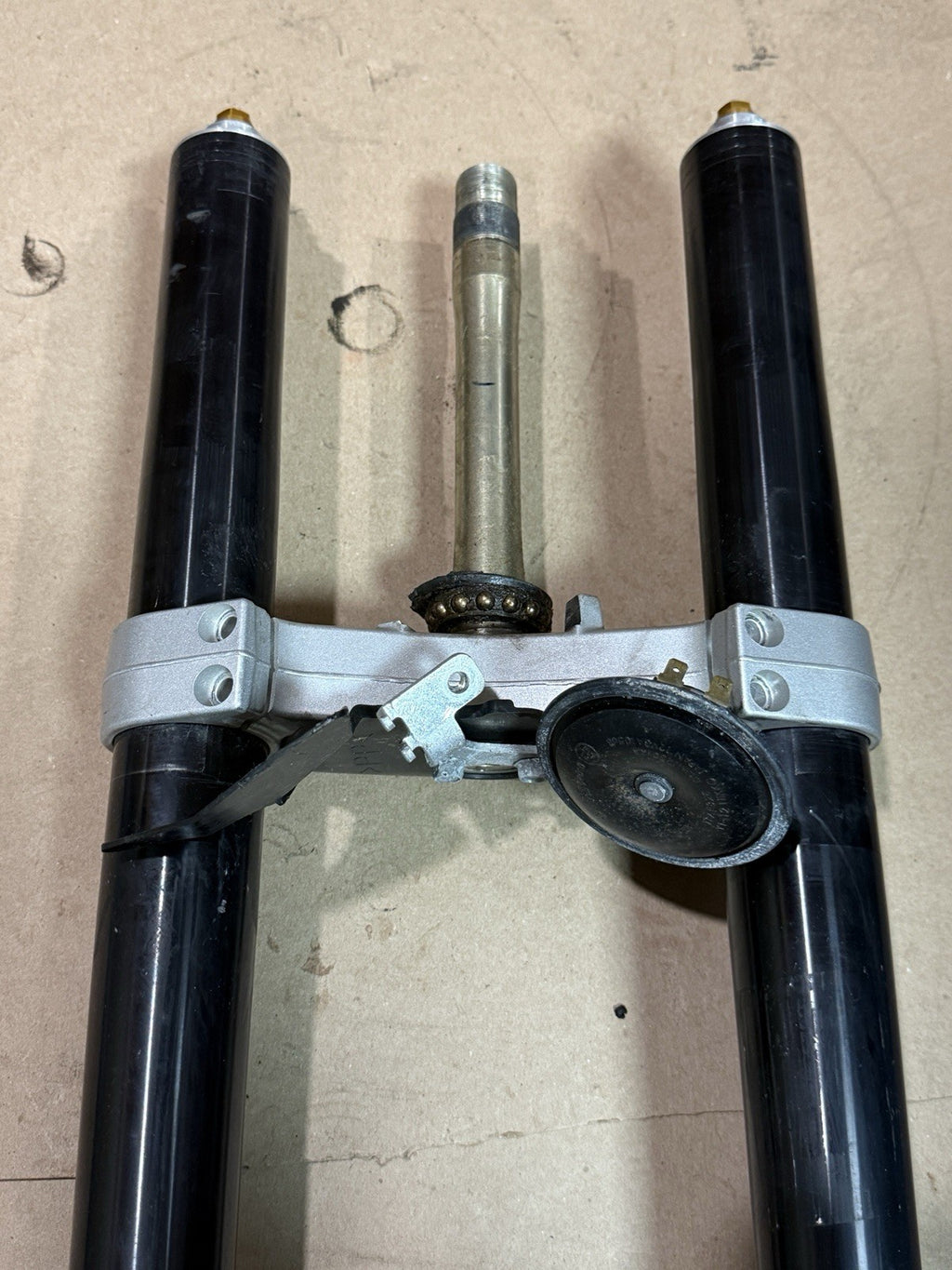 08-16 Yamaha YZF R6 YZFR6 OEM Front Forks Tubes Triple Tree Suspension Assembly