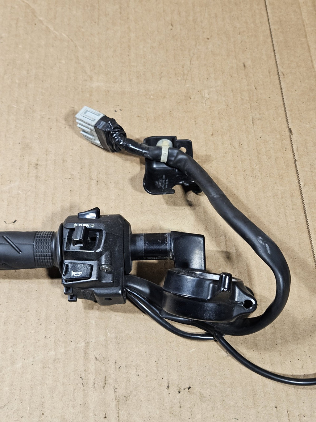 2005-2007 Honda CBR1000RR OEM Left Clip-On Handlebar Switch Grip 53150-MEL-D006