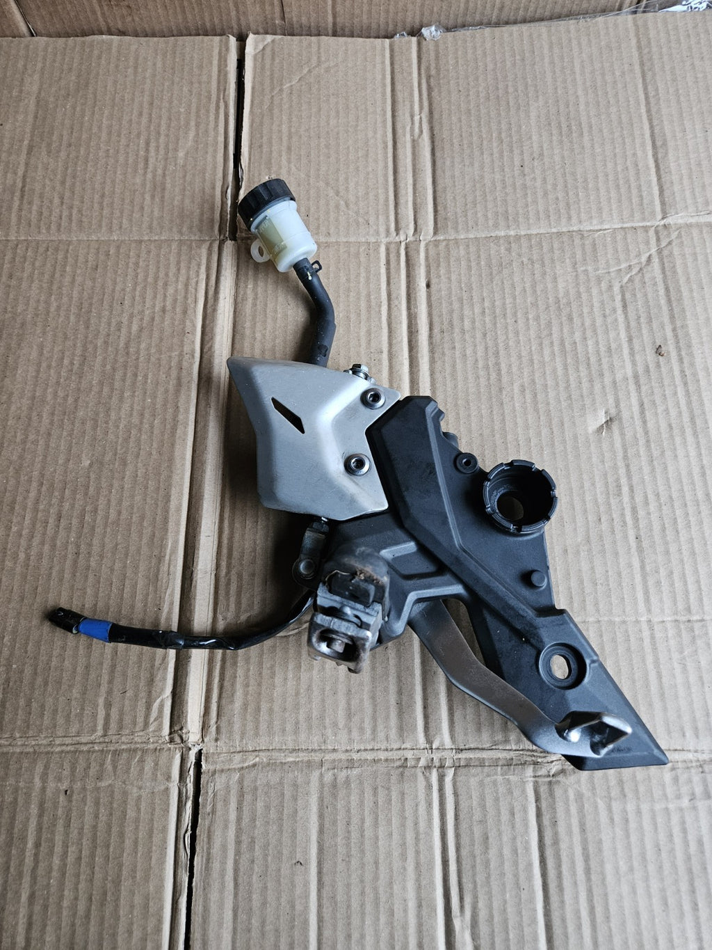 17-19 Kawasaki Ninja 650 Z650 OEM Right Rearset Rear Set Driver Foot Peg Bracket3