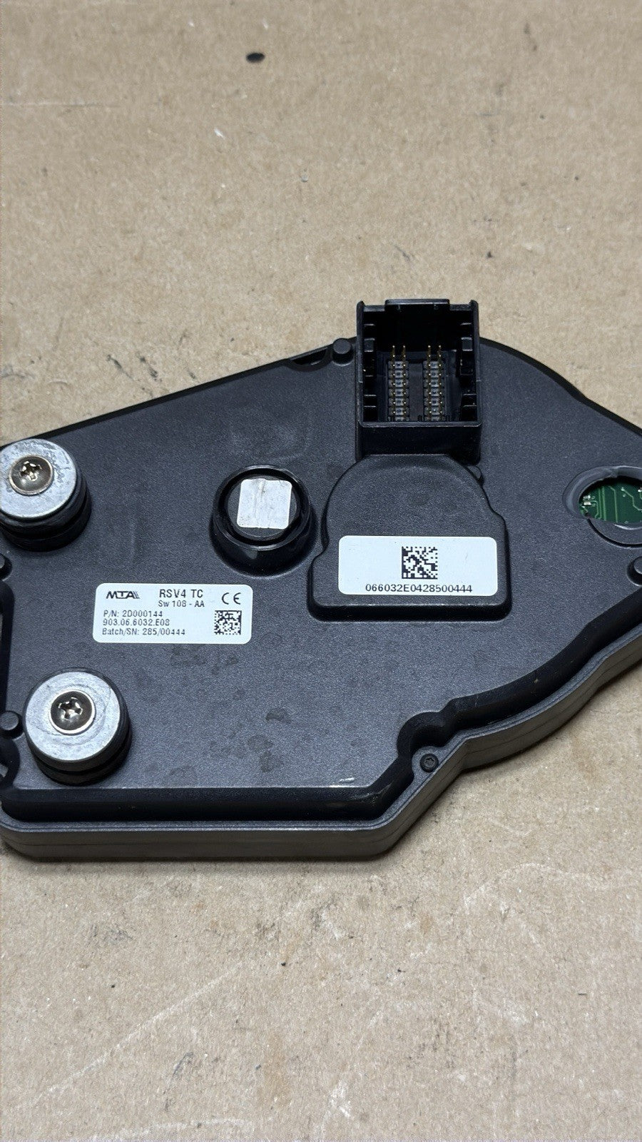 Genuine OEM Aprilia RSV4 Cluster Speedometer Tachometer Dash 2015-2018 2D000144