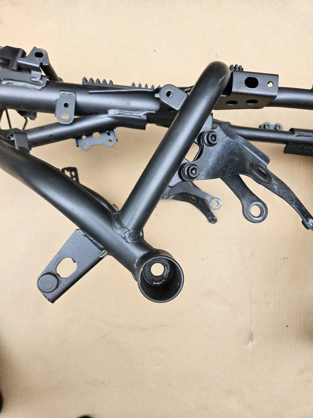 2022-2025 Yamaha YZF R7 OEM Main Frame Chassis CLN Road Ready Straight NO DAMAGE4