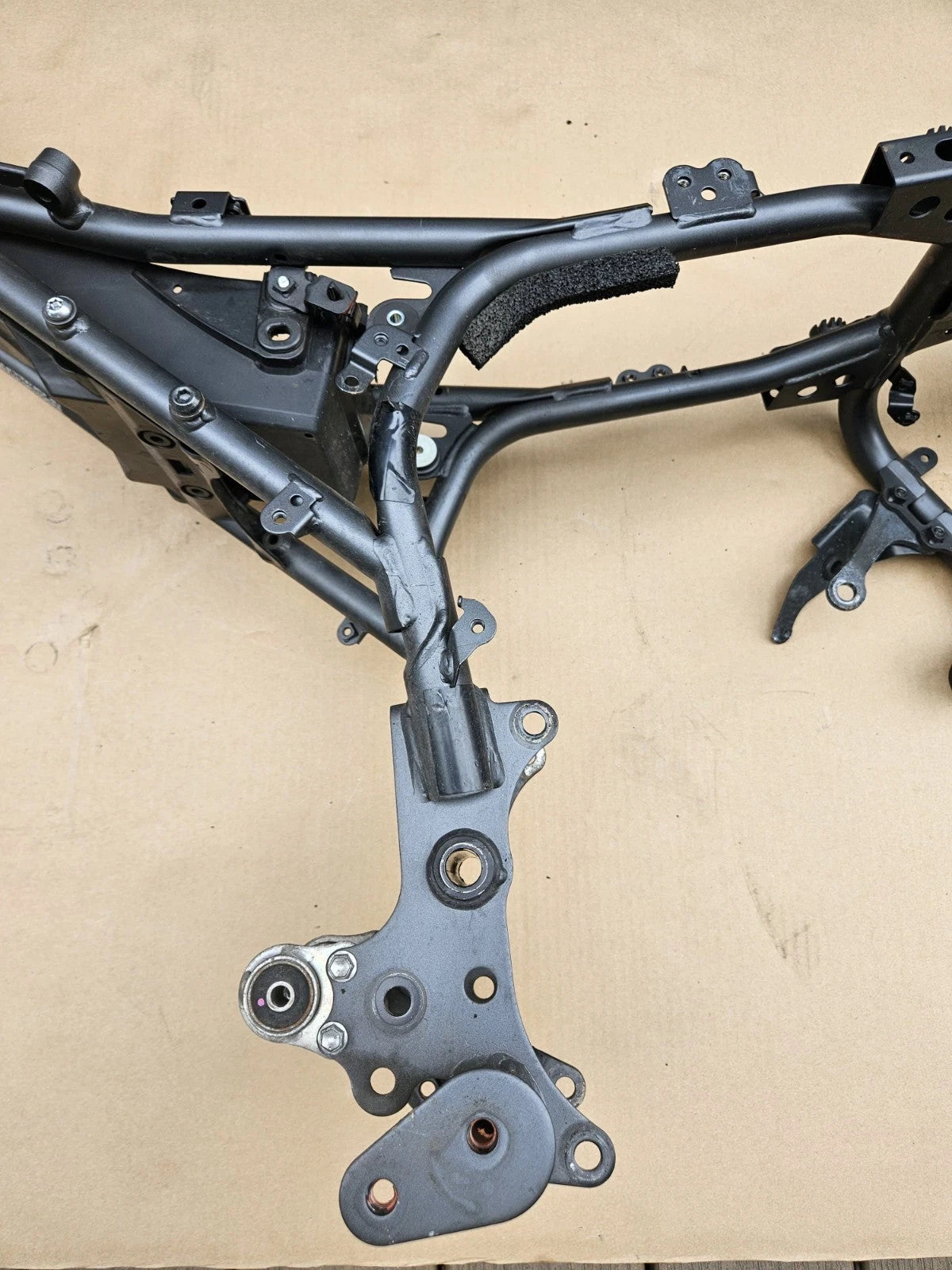 2022-2025 Yamaha YZF R7 OEM Main Frame Chassis CLN Road Ready Straight NO DAMAGE13
