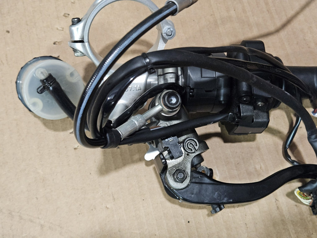 15-19 2015 Ducati 1299 OEM Left Handlebar Controls Clutch Switch Throttle Bar