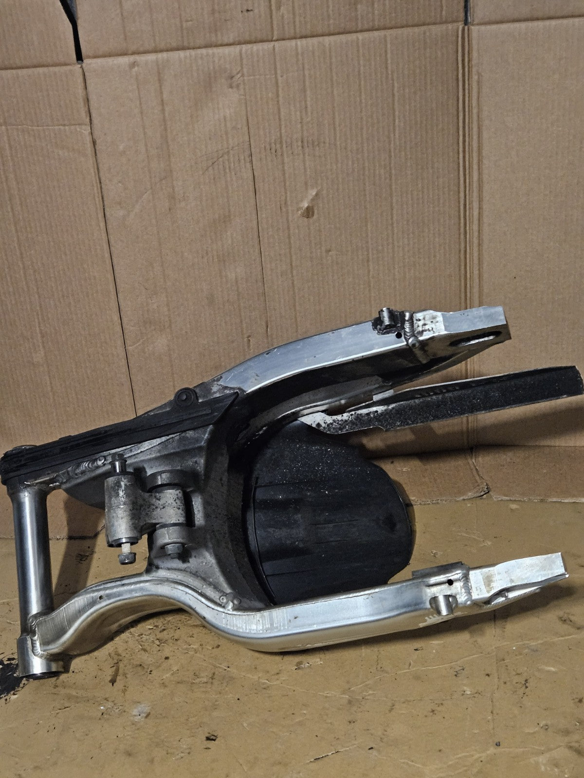 2006 2007 HONDA CBR1000RR REAR SWINGARM OEM Silver CBR 1000RR12