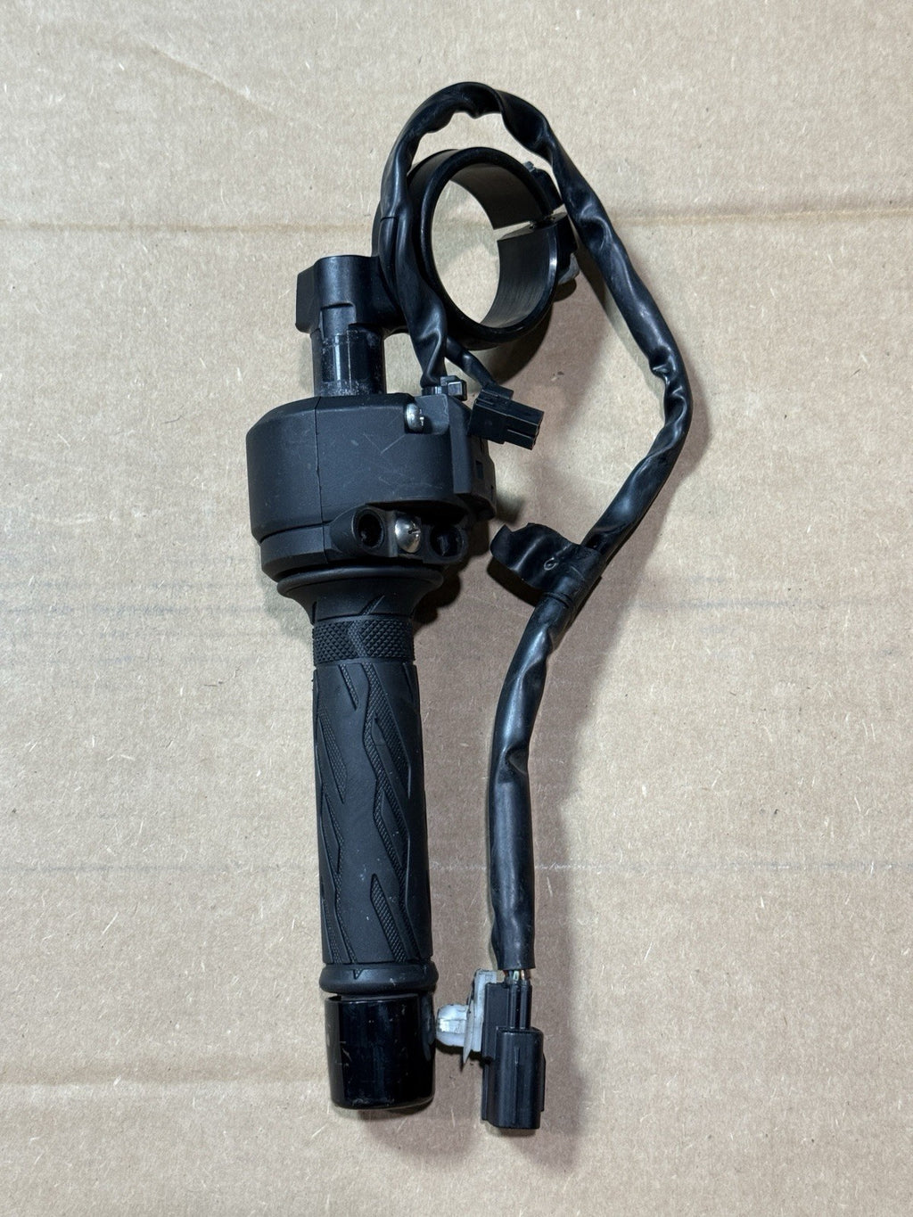 17-25 Suzuki GSXR1000 GSX-R1000R OEM Right Clip On Kill Start Switch 56111-17K019