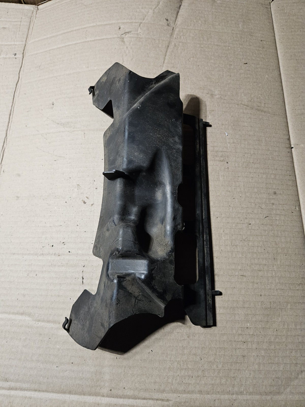 2006-2007 Suzuki GSXR600 GSXR750 OEM Radiator Mount Bracket Cover 17750-01H001