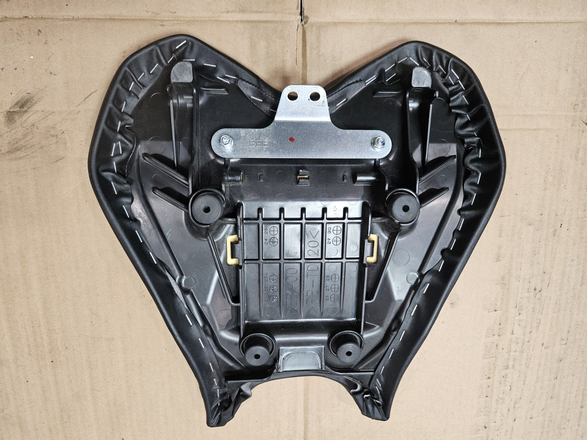 2022-2025 Yamaha YZF-R7 R7 OEM Front Rider Driver Seat Saddle Cushion Pad Genuin2