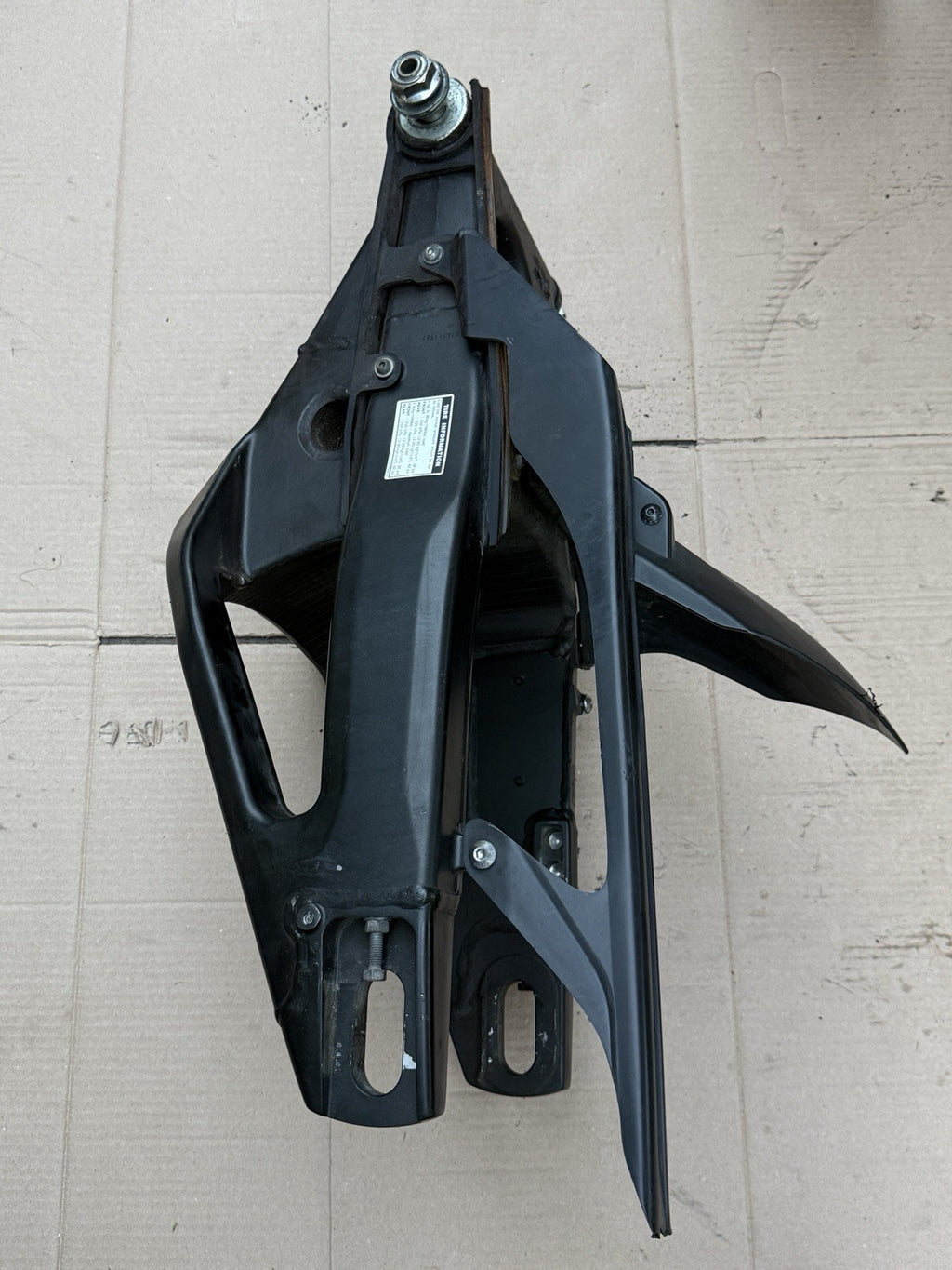 07-08 Yamaha YZF-R1 Straight OEM Rear Suspension Swingarm - Back Arm Frame2