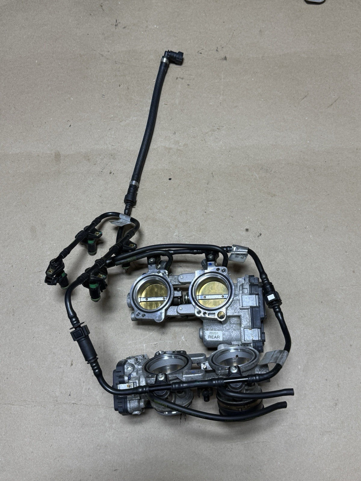 2015-2018 Aprilia RSV4 RF RR Factory OEM Throttle Bodies Fuel Injectors Assembly