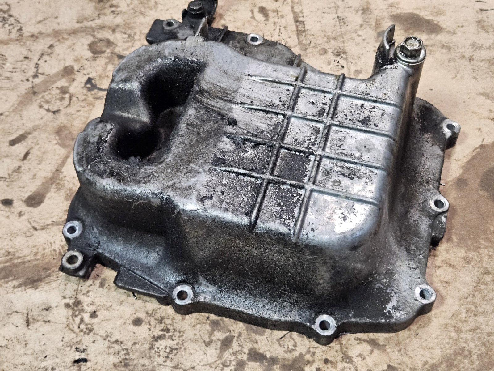 01-03 2002 Honda CBR600 F4i Oil Pan Sump Engine Belly Cover Lower Motor Drain