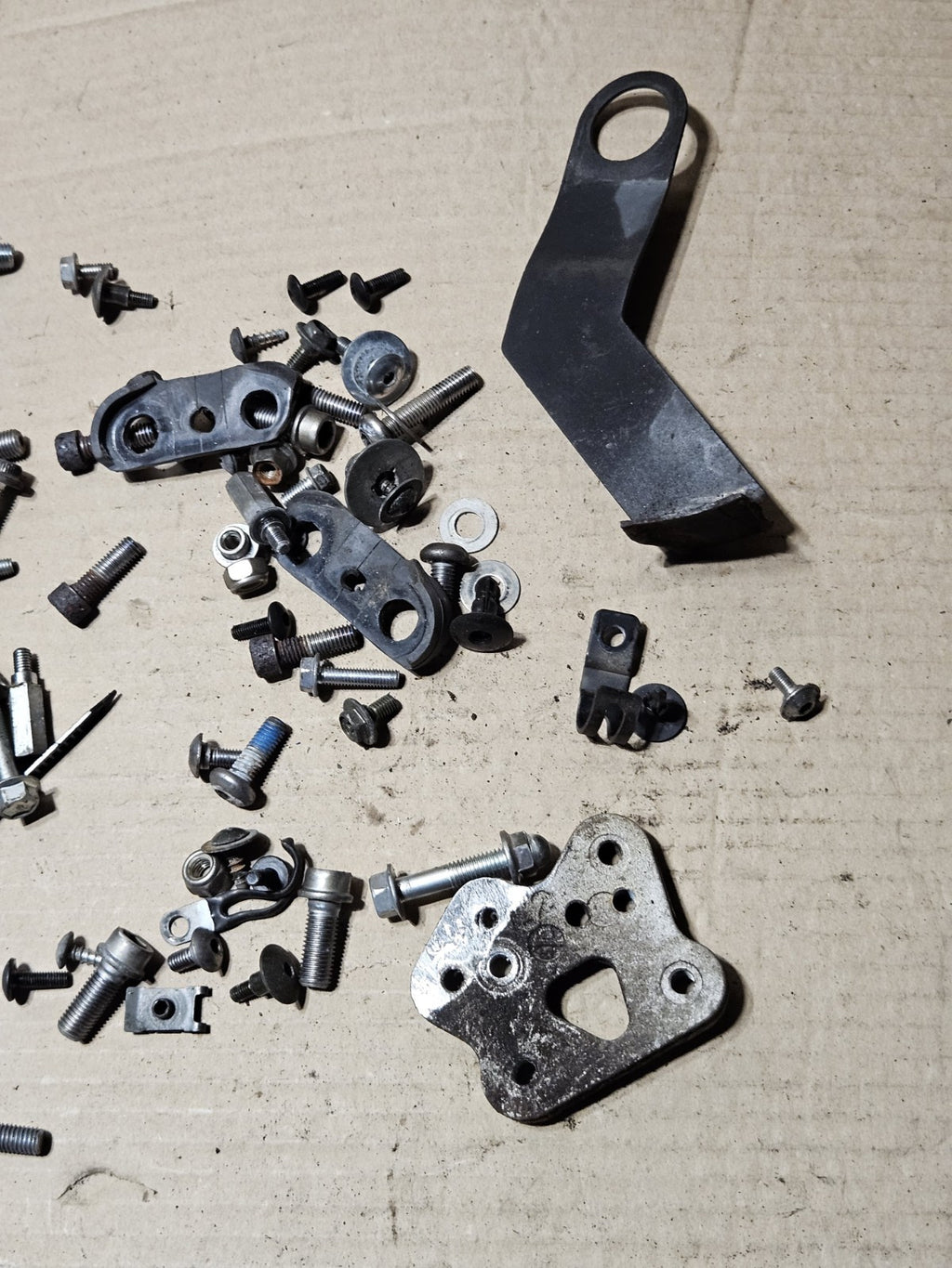 2006-2007 Suzuki GSXR600 GSXR750 GSX-R 600 750 OEM Bolts Brackets Hardware Lot1