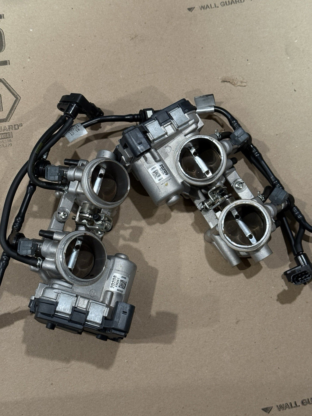 Aprilia RSV4 1100 Factory 21+ Front Rear Throttle Bodies Body Fuel Injectors