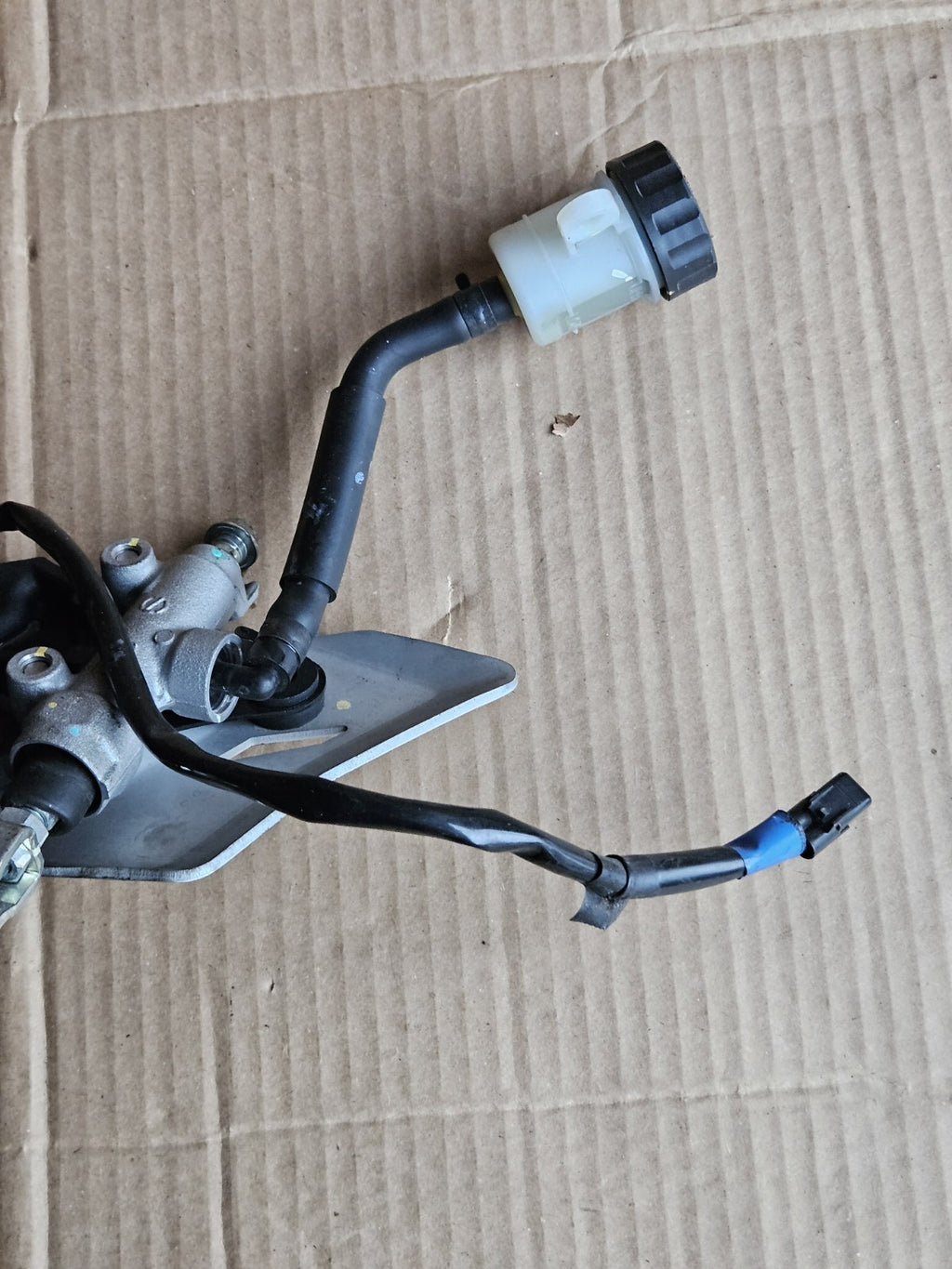 17-19 Kawasaki Ninja 650 Z650 OEM Right Rearset Rear Set Driver Foot Peg Bracket4