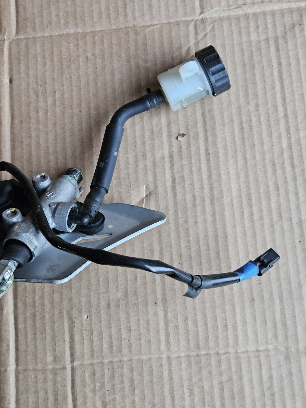 17-19 Kawasaki Ninja 650 Z650 OEM Right Rearset Rear Set Driver Foot Peg Bracket4