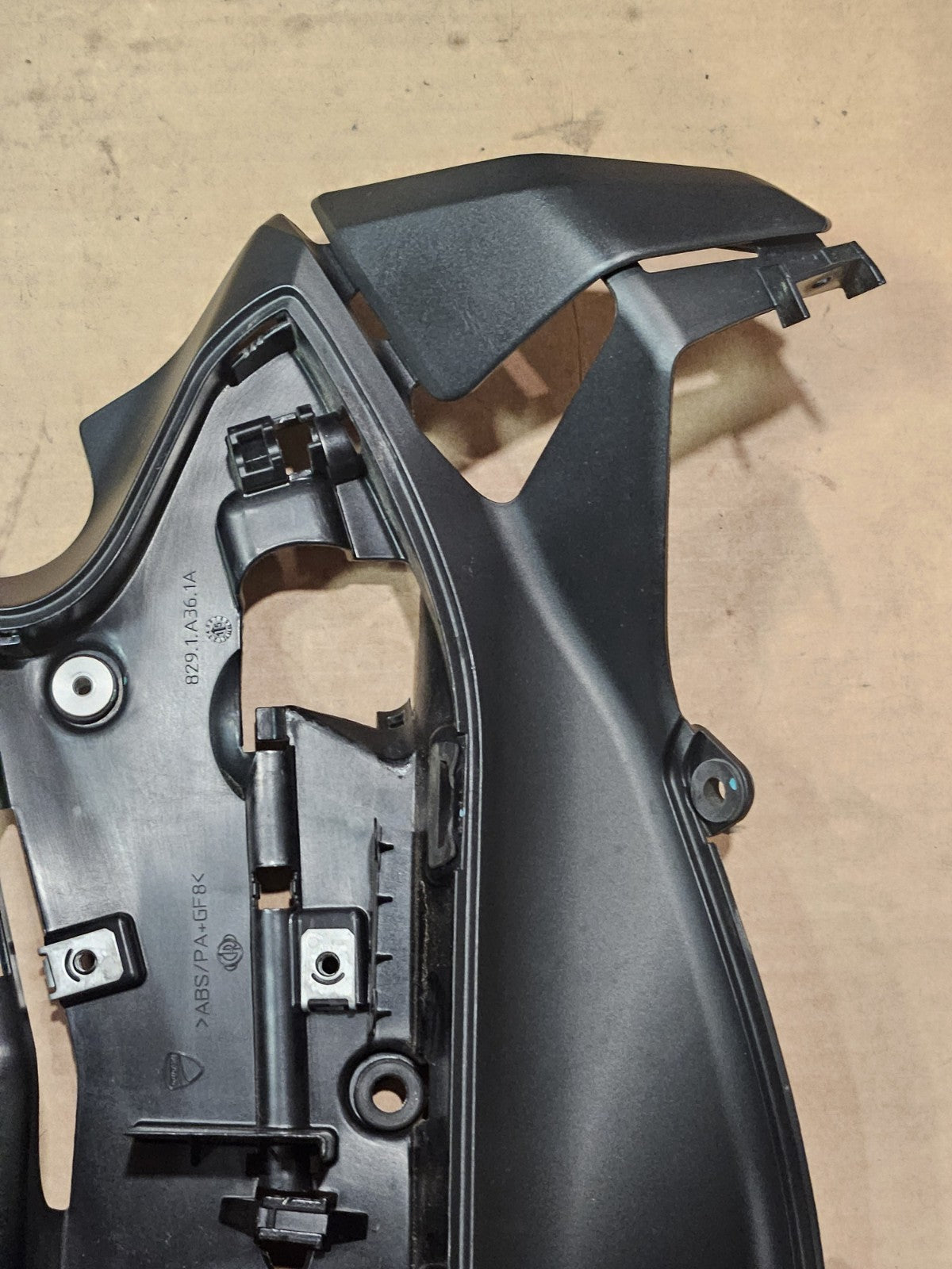 12-19 Ducati 899 959 1199 1299 Oem Right Holder Mid Upper Side Fairing Inner Cow