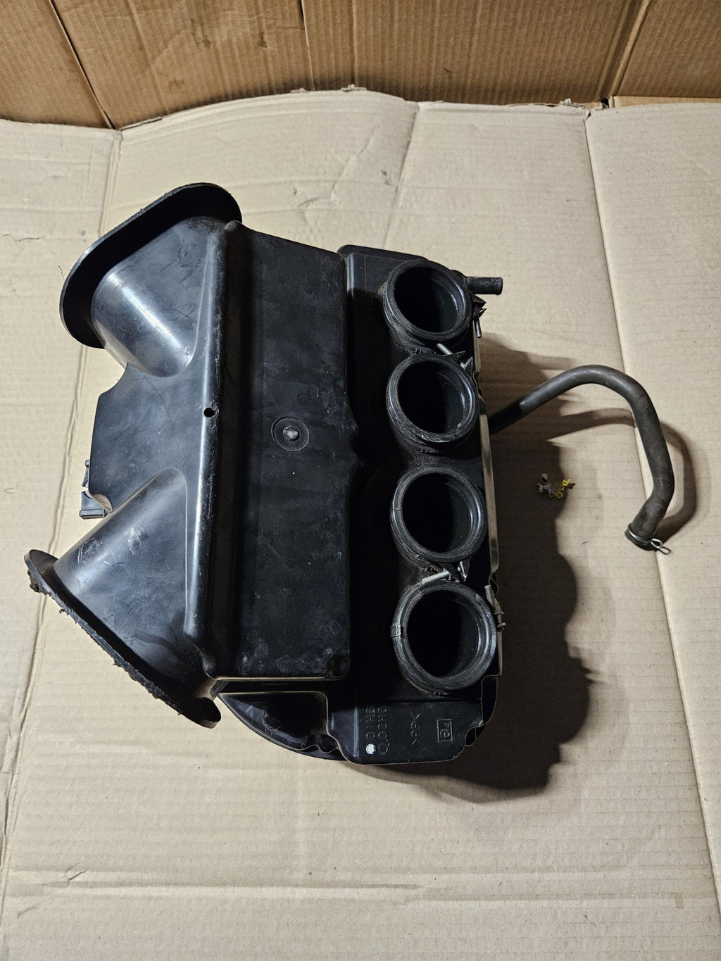 2006-2007 Suzuki GSXR600 GSX-R600 K6 K7 OEM Air Box Cleaner Housing 13700-01H0111
